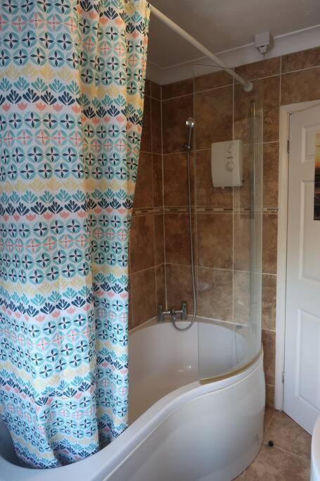Spacious 4 Bed Farnborough Airshow *