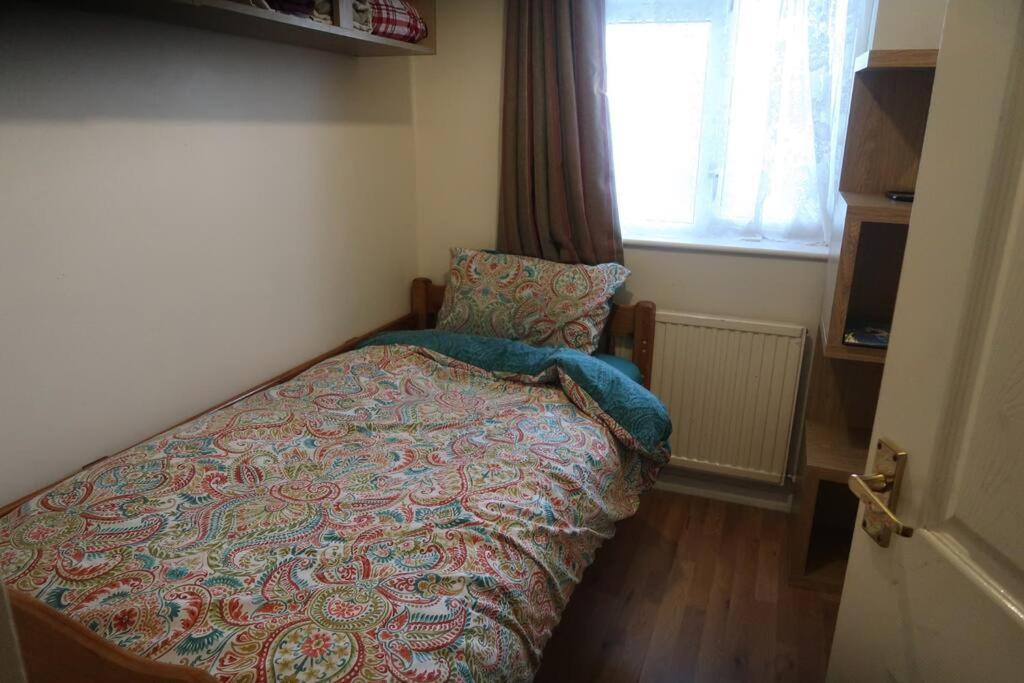Spacious 4 Bed Farnborough Airshow Holiday home *