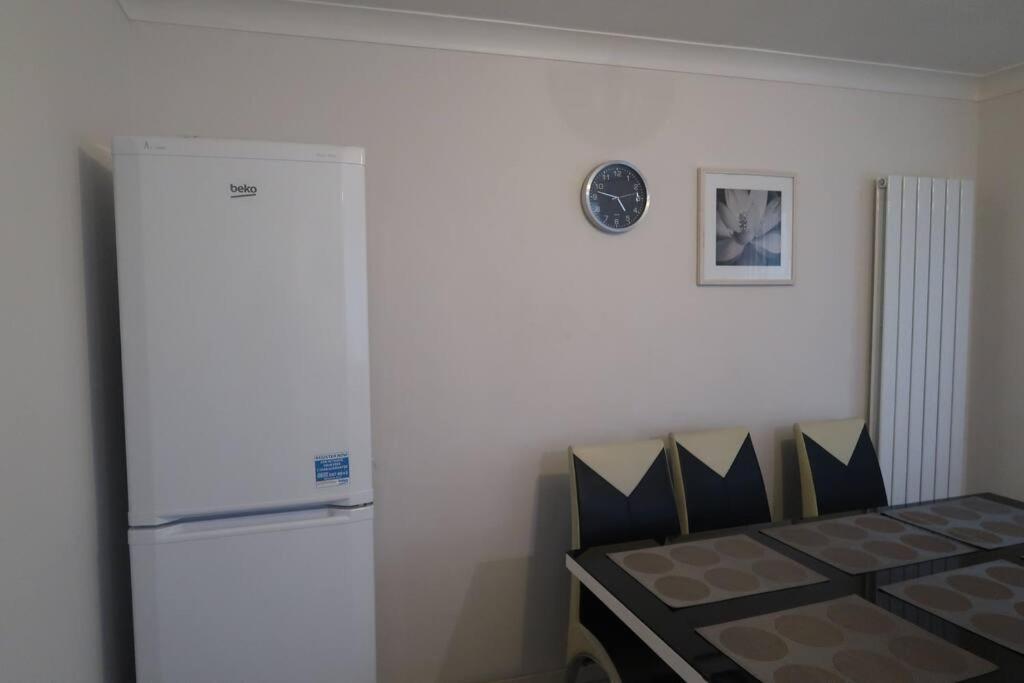 Spacious 4 Bed Farnborough Airshow Holiday home