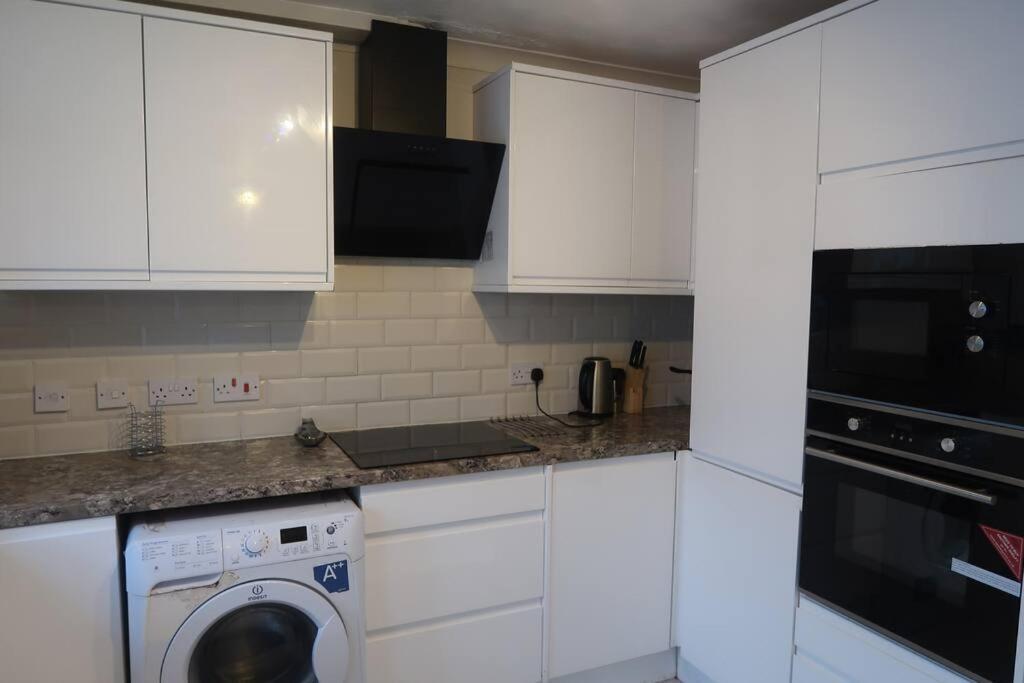 Holiday home Spacious 4 Bed Farnborough Airshow Blackwater (Hampshire)